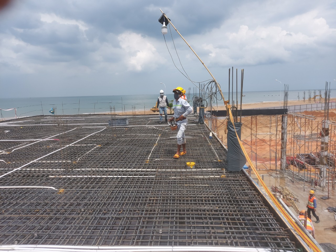 Bền sunfat là loại bê tông thích hợp với nhiều loại địa hình, khí hậu, đặc biệt là chống nhiễm mặn cho các công trình gần biển