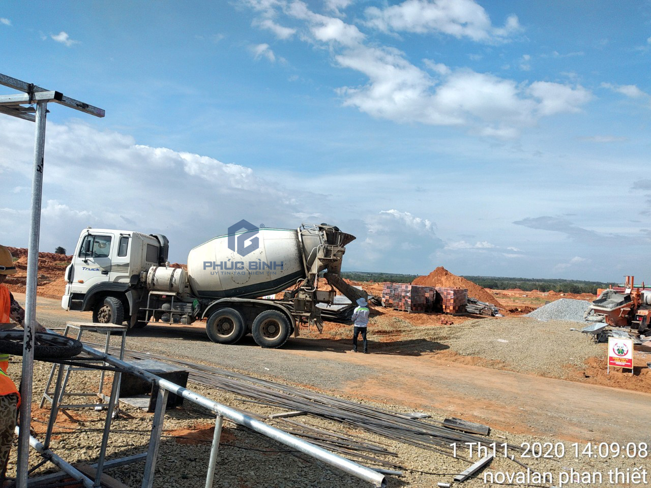 Xe chở bê tông tươi 10m3 cũng có kết cấu tân tiến, phục vụ tốt cho mọi dự án